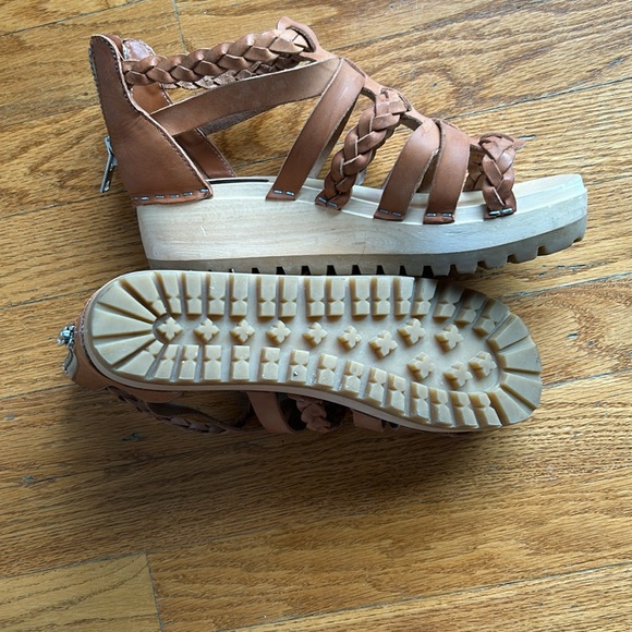 Ladies size 39 /8.5  tan Swedish Hasbeens Gladiator sandals - Picture 2 of 4